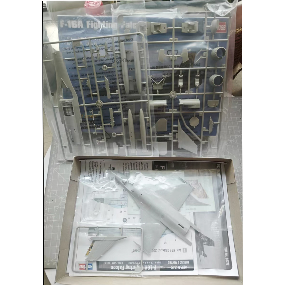 Hobbyboss 80272 1:72 Scale Gen - đánh giá và giá Model Kit F16